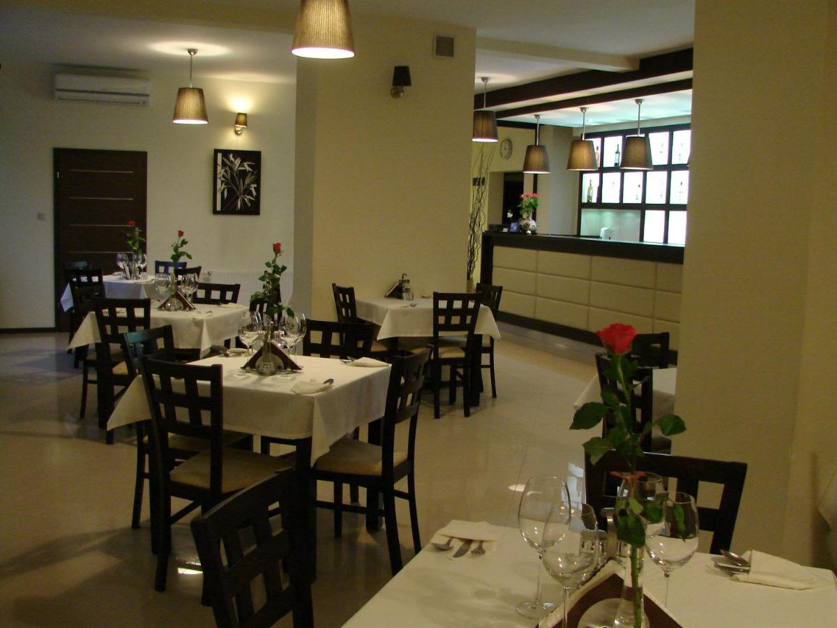 Отель Restauracja Applause Ludwin Экстерьер фото